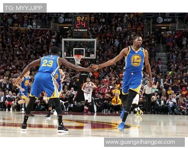2017年NBA总决赛首场回顾骑士与勇士的激烈对决与精彩瞬间分析